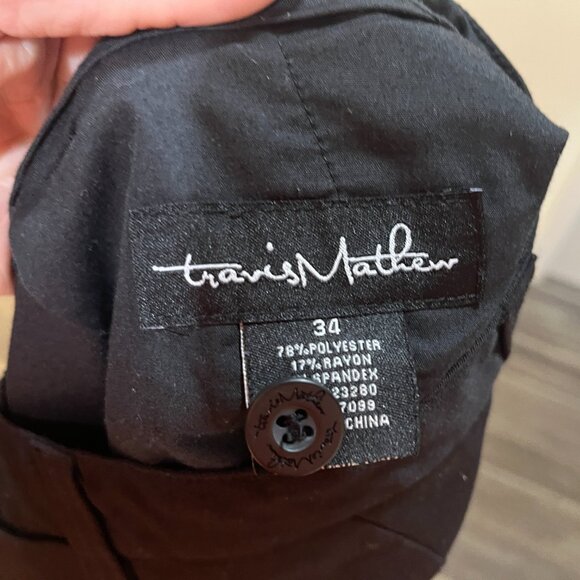 Travis Mathew Men's jet black flat front Golf Shorts 34 10" inseam EUC - Picture 3 of 5